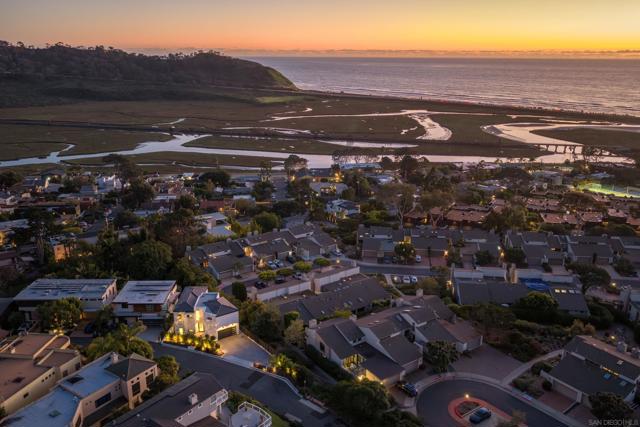 12994 Via Esperia, Del Mar CA: https://media.crmls.org/mediaz/b396c79a-aaa5-4b81-9894-f0545b193b71.jpg