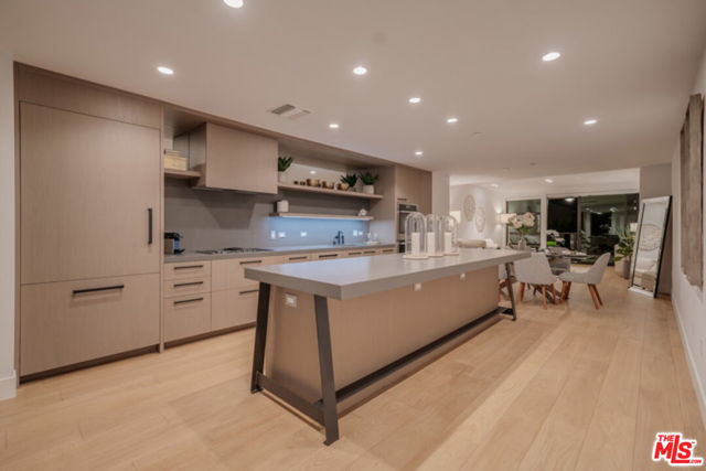 10777 WILSHIRE Boulevard, Los Angeles CA: https://media.crmls.org/mediaz/b396d32f-dca5-40d5-88b8-1f2f9c460ad9.jpg
