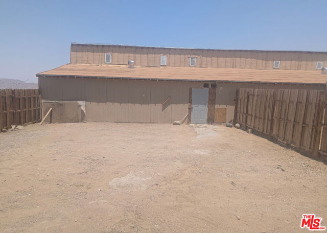 31576 Emerald Road, Lucerne Valley CA: https://media.crmls.org/mediaz/b396d74d-c6d5-4dff-b091-25b4bafddbad.jpg
