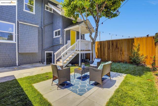 812 Foothill Blvd, Oakland CA: https://media.crmls.org/mediaz/b396df08-6f90-4914-9ead-8e8e718d0f16.jpg