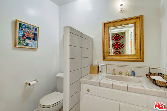 1519 Comstock Avenue, Los Angeles CA: https://media.crmls.org/mediaz/b39742e7-6c5d-42bc-be6a-f8585c553802.jpg