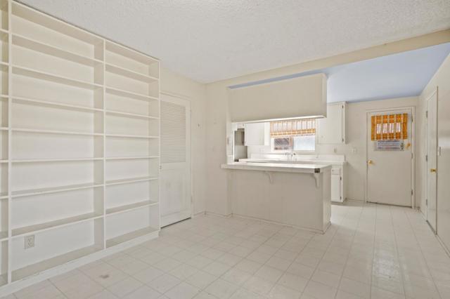 22709 Picador Drive, Salinas CA: https://media.crmls.org/mediaz/b3975445-37a5-451b-84d0-8eac907838b1.jpg