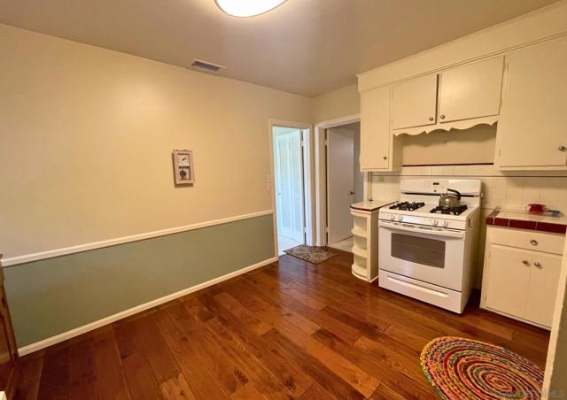 4742 Idaho St, San Diego CA: https://media.crmls.org/mediaz/b39775f8-1238-4103-9d50-6bf23ddef05f.jpg