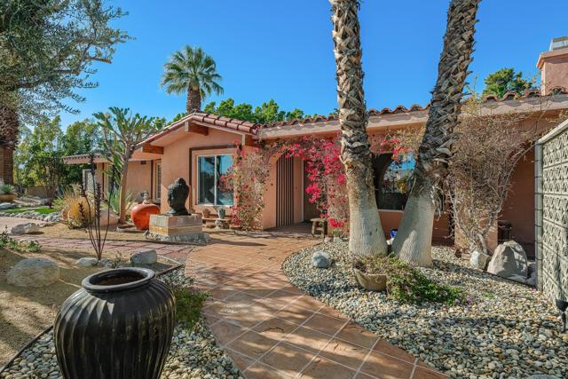 2525 N Farrell Drive, Palm Springs CA: https://media.crmls.org/mediaz/b397c4ed-78f9-4a2b-9552-b6915d98ca87.jpg