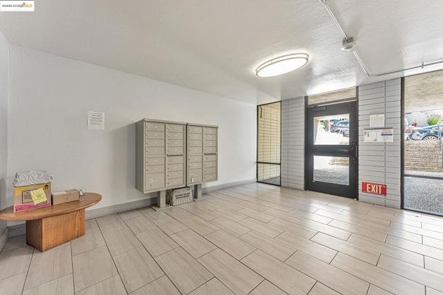 375 Jayne Avenue, Oakland CA: https://media.crmls.org/mediaz/b3981e0d-d035-4f77-a6d2-057916e97bfd.jpg