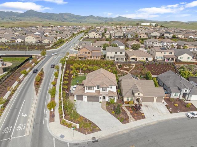 1515 Sunflower Drive, Hollister CA: https://media.crmls.org/mediaz/b398cdb0-237d-40a5-acc5-c2f1eb18822c.jpg