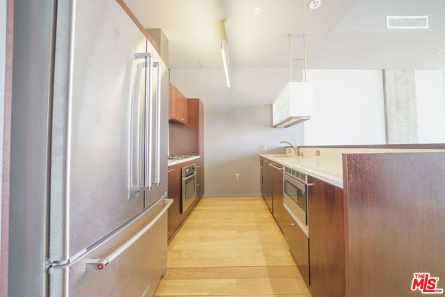 1155 S Grand Avenue, Los Angeles CA: https://media.crmls.org/mediaz/b39914e8-d4c0-4716-b739-16282af86653.jpg