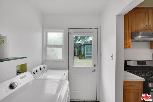 828 Hill Street, Santa Monica CA: https://media.crmls.org/mediaz/b39919a1-2d25-48e0-8f72-48cefc4489b5.jpg