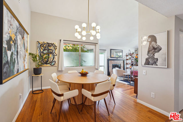19730 Hatton Street, Winnetka CA: https://media.crmls.org/mediaz/b3993463-a7e7-4185-a0e2-18949f6cb32c.jpg