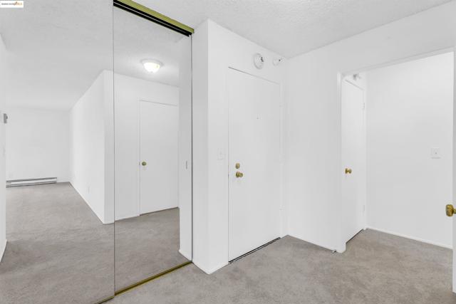 7 Commodore Dr, Emeryville CA: https://media.crmls.org/mediaz/b39943c6-e392-4c45-8a08-d4ea6cb153e6.jpg