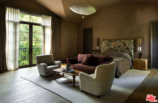 2627 Benedict Canyon Drive, Beverly Hills CA: https://media.crmls.org/mediaz/b3994da7-86f2-4fd9-91e7-ed8f87b610f2.jpg