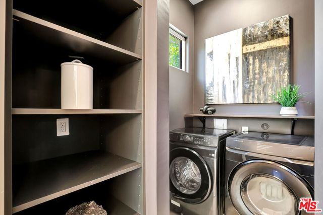 5730 Lasaine Avenue, Encino CA: https://media.crmls.org/mediaz/b3997f08-badf-4b0e-8765-725de6755c16.jpg