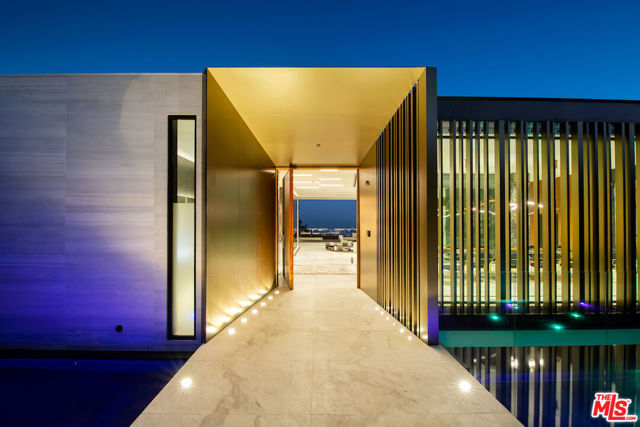 1108 Wallace, Beverly Hills CA: https://media.crmls.org/mediaz/b39a0af9-10df-44d2-ba7e-a96525a2f20b.jpg