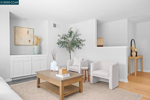 196 Miramonte Rd, Walnut Creek CA: https://media.crmls.org/mediaz/b39a5c39-ecb6-4183-bea3-9273da154a76.jpg