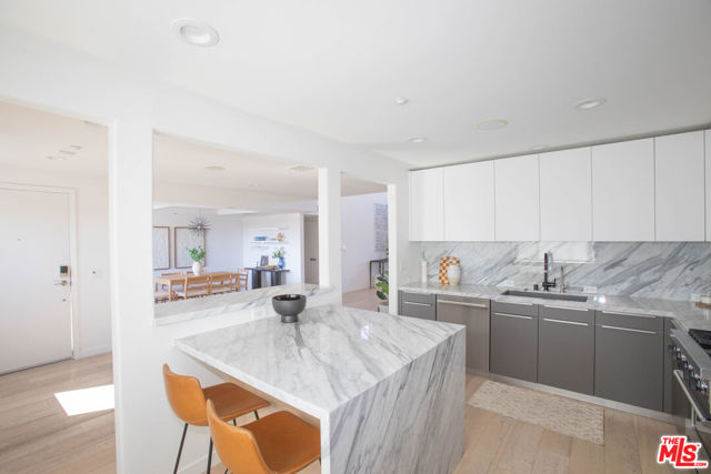 1212 Ocean Park Boulevard, 16 photo 2