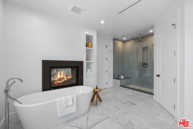 2590 Amherst Avenue, Los Angeles CA: https://media.crmls.org/mediaz/b39b0524-5821-4162-bf2a-4e3d8c6e344a.jpg
