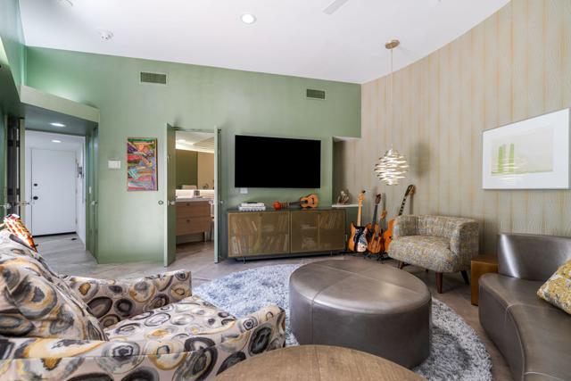 21 Clancy Lane Estates, Rancho Mirage CA: https://media.crmls.org/mediaz/b39b3cc8-225c-409b-ad59-a8220fb4a86e.jpg