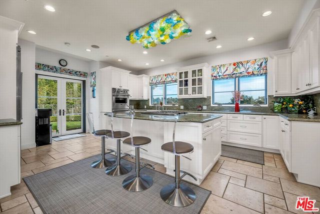 3110 Benedict Canyon Drive, Beverly Hills CA: https://media.crmls.org/mediaz/b39bf215-5709-4490-a3cc-5507a6808939.jpg