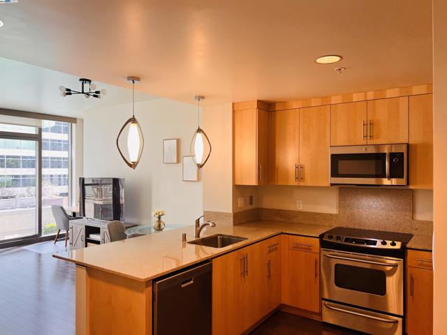 38 N Almaden Blvd, San Jose CA: https://media.crmls.org/mediaz/b39c5dc0-760e-42fe-aa24-663463d3619f.jpg