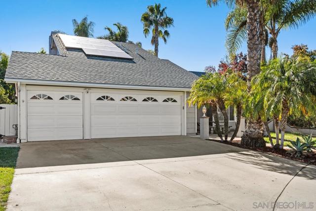 4475 Saint Andrews Place, Oceanside CA: https://media.crmls.org/mediaz/b39caad7-f1c6-4aa8-acc8-ef2de6a05e01.jpg