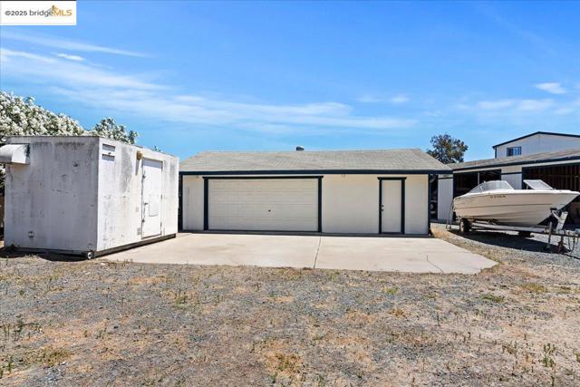 2325 Taylor Rd, Bethel Island CA: https://media.crmls.org/mediaz/b39cba93-700f-4382-b85f-d216dd0e439a.jpg
