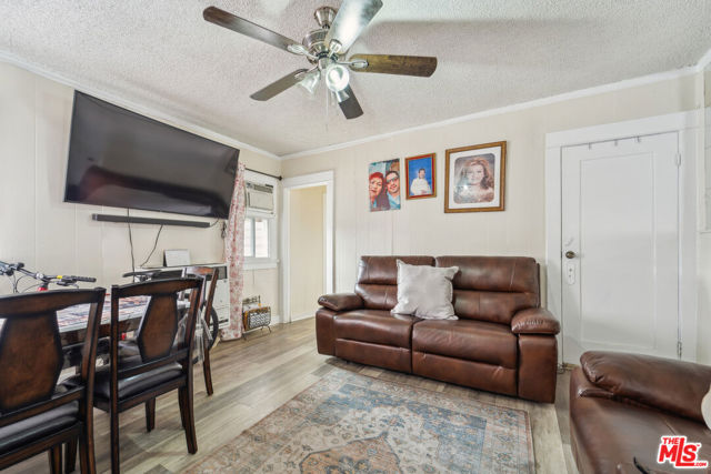 1946 S La Salle Avenue, Los Angeles CA: https://media.crmls.org/mediaz/b39d250e-edbd-4e6d-8c26-13eaac6df6b9.jpg