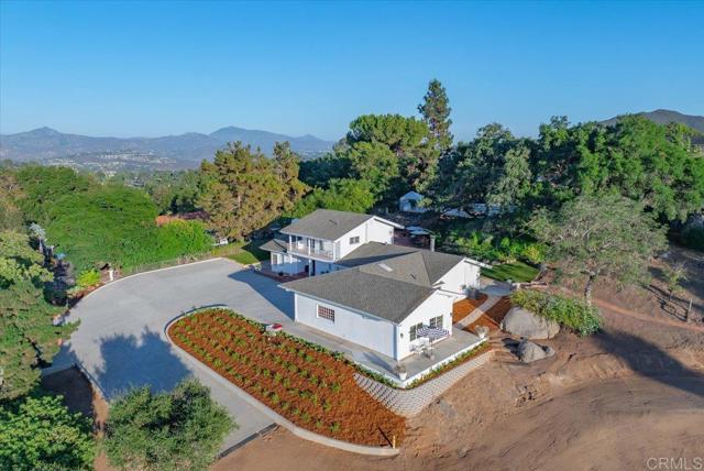 Detail Gallery Image 2 of 67 For 1015 Vereda Callada, Escondido,  CA 92029 - 4 Beds | 2/1 Baths