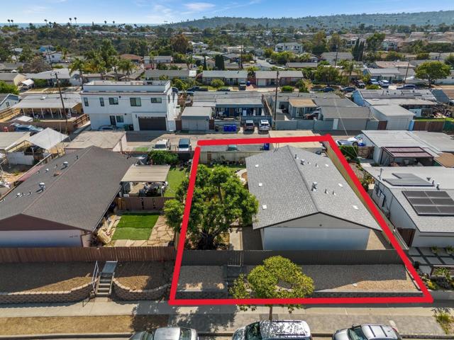 4440 42 Clairemont Dr, San Diego CA: https://media.crmls.org/mediaz/b39d8fa6-78c8-494d-967d-98318b52f480.jpg