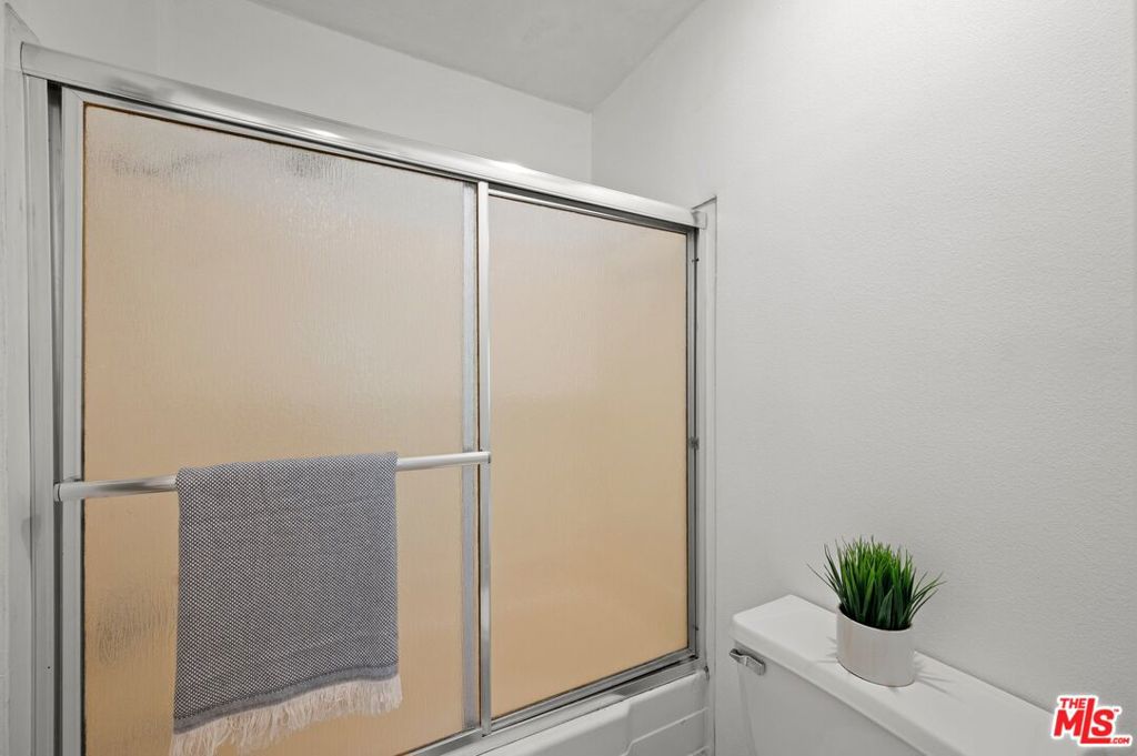 https://media.crmls.org/mediaz/b39dbfec-a700-4639-87a3-ad1a6c2146cd.jpg?preset=X-Large