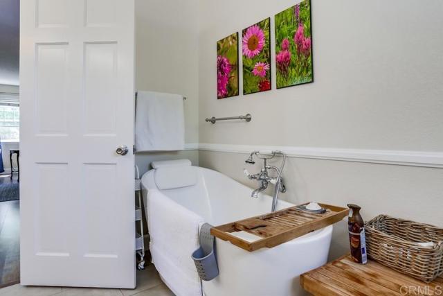 906 Gretna Green Way, Escondido CA: https://media.crmls.org/mediaz/b39dc46c-8425-4a00-8032-e6ea6af6a2c6.jpg