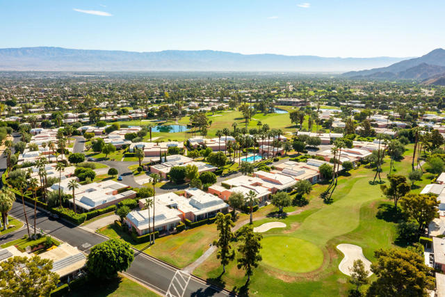 47212 Marrakesh Drive, Palm Desert CA: https://media.crmls.org/mediaz/b39dd187-e8dd-4360-a80a-dba72ec73371.jpg