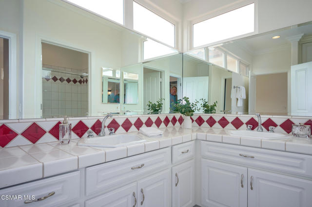 7111 Los Coyotes Place, Camarillo CA: https://media.crmls.org/mediaz/b39e4e9b-8653-4298-8b10-bbcffeb36b2f.jpg