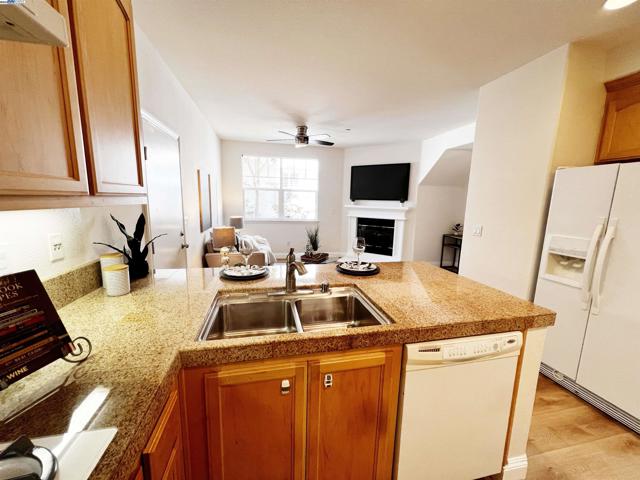 49031 Woodgrove Cmn, Fremont CA: https://media.crmls.org/mediaz/b39e7f48-3493-4c4b-9b7f-98148aa83321.jpg