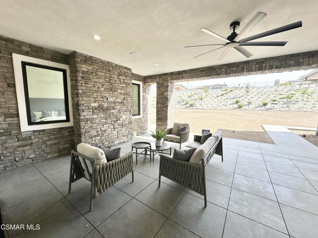 https://media.crmls.org/mediaz/b39e9531-8b06-4792-9ee8-1dacb5d1afaa.jpg?preset=X-Large
