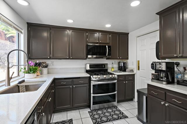 1340 Corte Lira, San Marcos CA: https://media.crmls.org/mediaz/b39e9fc6-8bb6-402b-a9eb-cbf54ae8e880.jpg