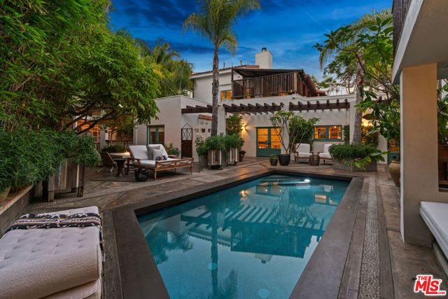 8249 Marmont Lane, Los Angeles CA: https://media.crmls.org/mediaz/b39eb77e-d51b-414c-8a2f-3709e9abce84.jpg