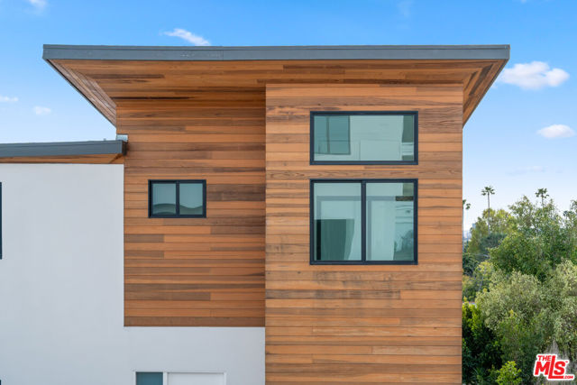 2514 Berkeley Avenue, Los Angeles CA: https://media.crmls.org/mediaz/b39f1002-c4e5-43fb-829a-804878df4866.jpg