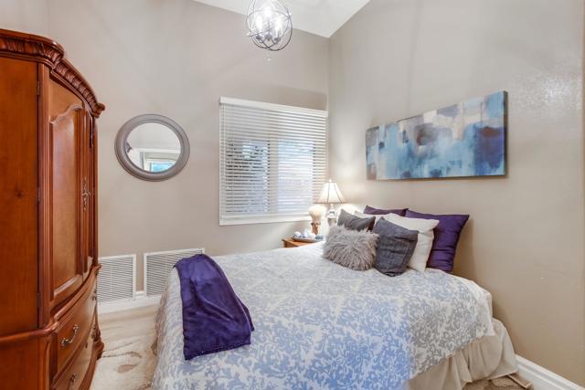 375 Camino Bailen, Escondido CA: https://media.crmls.org/mediaz/b39f520e-7341-4cf0-bfda-280439eebbde.jpg