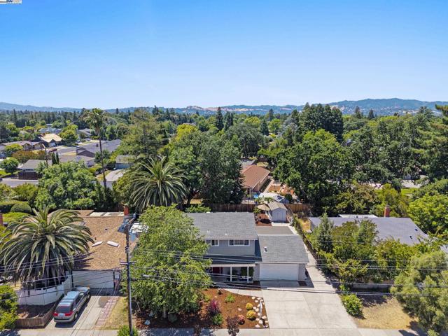 963 Getoun Dr, Concord CA: https://media.crmls.org/mediaz/b39f586e-15e7-40ef-a882-b68834b8ccd6.jpg