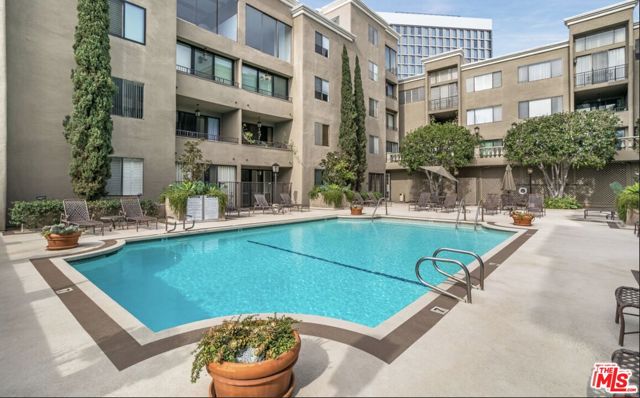 8455 Fountain Avenue, West Hollywood CA: https://media.crmls.org/mediaz/b3a0068b-64a8-428c-9aba-d9f2a145a7d0.jpg