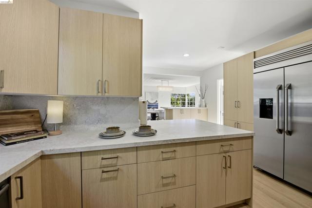 44 Highgate Rd, Kensington CA: https://media.crmls.org/mediaz/b3a02073-1940-4e8e-b478-5c1ae83c3e34.jpg