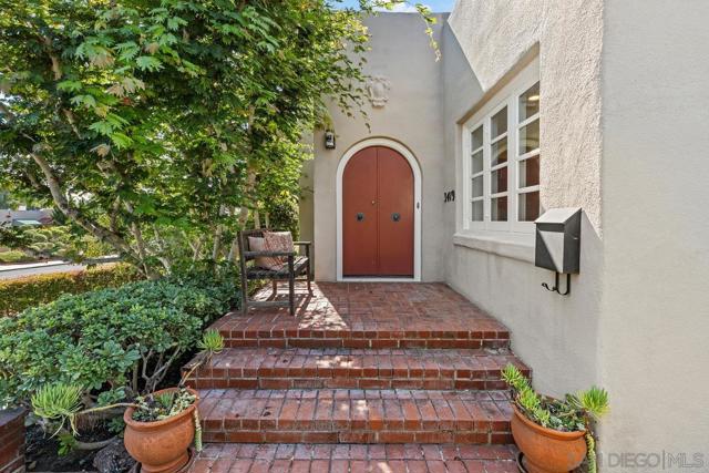 3419 Freeman St, San Diego CA: https://media.crmls.org/mediaz/b3a09e58-6a11-4d42-9aee-edea682db0aa.jpg