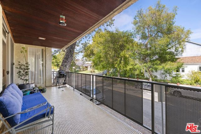 10600 Wilkins Avenue, Los Angeles CA: https://media.crmls.org/mediaz/b3a0d2db-1af8-4202-97d1-f43d6ac6fc70.jpg