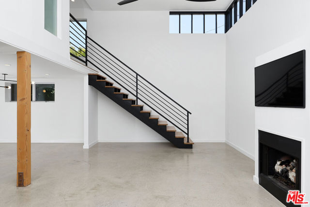 519 1/2 San Juan Avenue, Venice CA: https://media.crmls.org/mediaz/b3a117af-3995-4f72-9aa9-e9b637172f21.jpg