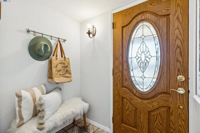 1438 6Th St, Alameda, California 94501, 3 Bedrooms Bedrooms, ,2 BathroomsBathrooms,Single Family Residence,For Sale,6Th St,41109666