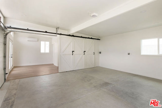 844 E Kensington Road, Los Angeles CA: https://media.crmls.org/mediaz/b3a1e316-a2d2-416d-b19e-820544b6b9b3.jpg