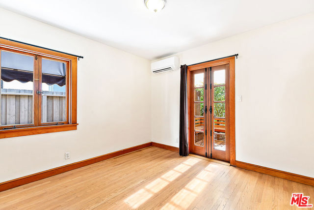 4171 Kraft Avenue, Studio City CA: https://media.crmls.org/mediaz/b3a2491d-efb7-4a91-a3d3-1bf8b296c46c.jpg