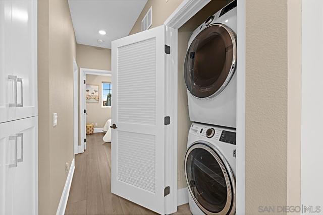 819 Kennebeck Ct, San Diego CA: https://media.crmls.org/mediaz/b3a2788c-5c41-434a-8549-6b412e0b7e47.jpg