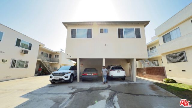975 S Kingsley Drive, Los Angeles CA: https://media.crmls.org/mediaz/b3a2921c-b052-4439-96c1-67d3f7d1a22c.jpg