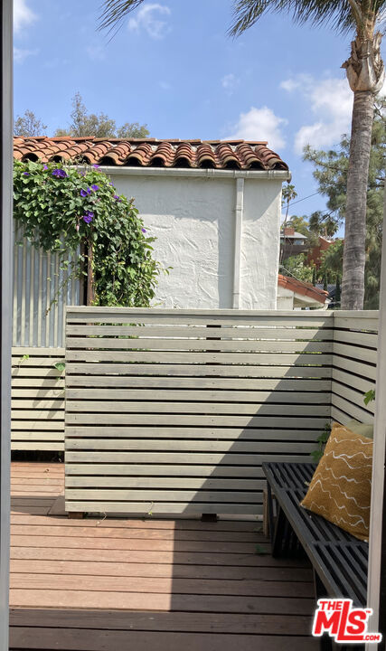450 Rustic Drive, Los Angeles CA: https://media.crmls.org/mediaz/b3a33bb6-6870-4a64-898b-1efe86392feb.jpg